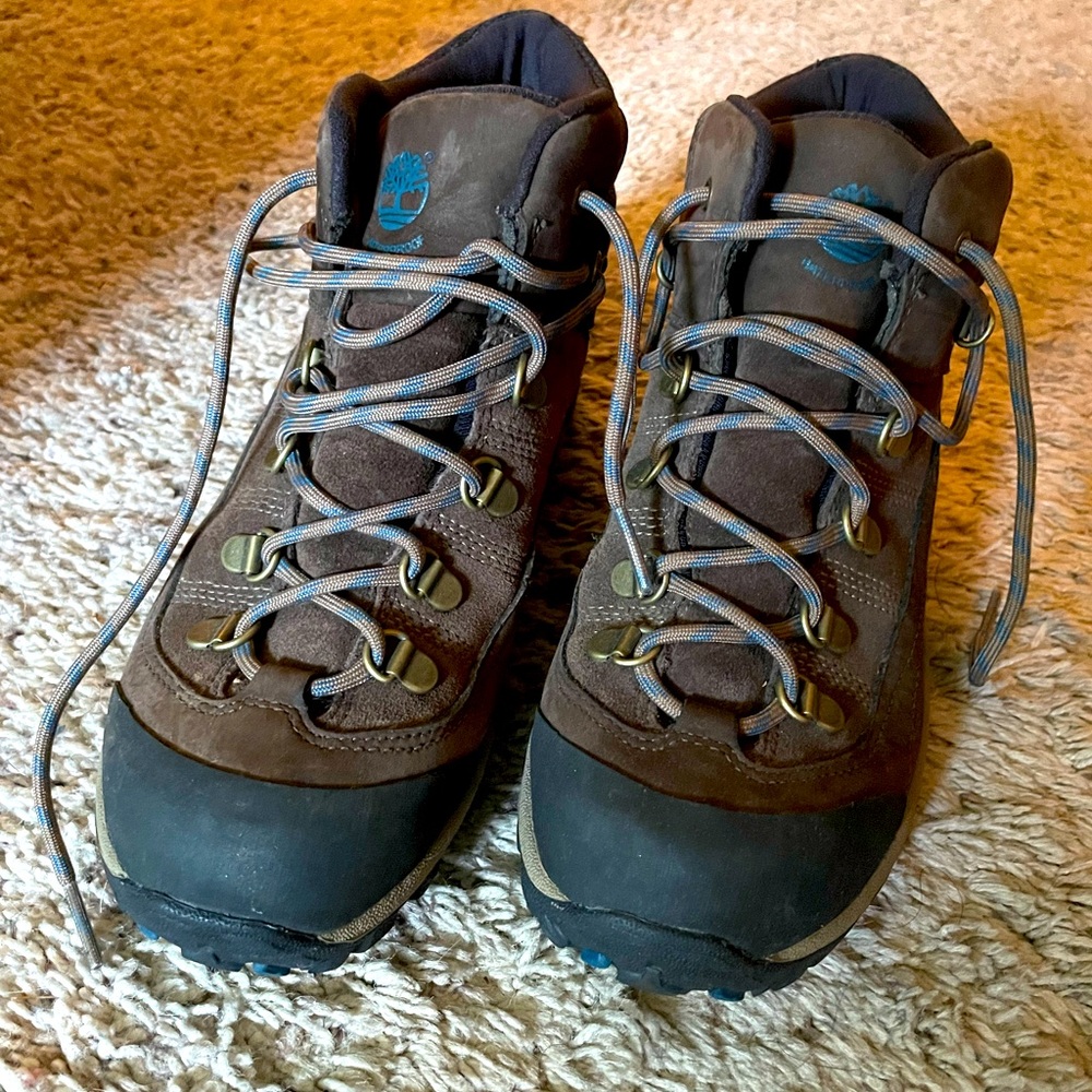 Boys Timberland hiking boots worn only once!